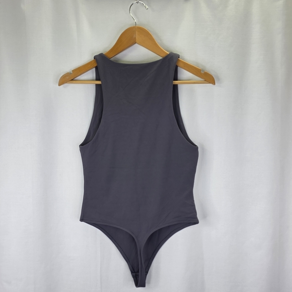 Aritzia Babaton Women's Contour Luxe Fabric 90's Bodysuit Size Medium Tank Thong - Picture 8 of 12